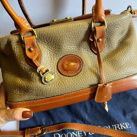 Vintage Dooney & Bourke leather doctor satchel bag w/key, charm & dustbag - Picture 1 of 16